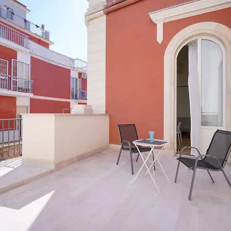 מלון דירות Palazzo Della Torre - Seaview Luxury Historical בארי