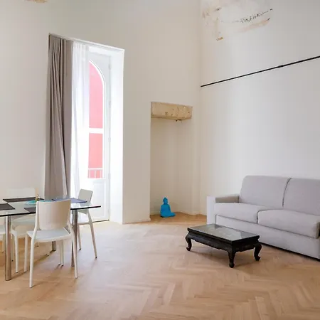 Palazzo Della Torre - Seaview Luxury Historical מלון דירות בארי