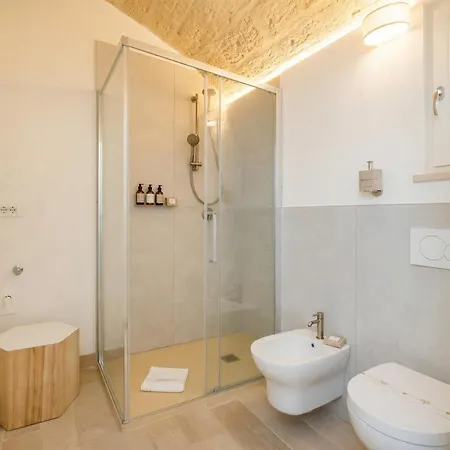 Aparthotel Palazzo Della Torre - Seaview Luxury Historical Bari
