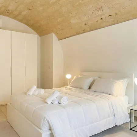 Aparthotel Palazzo Della Torre - Seaview Luxury Historical Bari