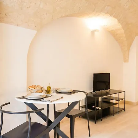 Palazzo Della Torre - Seaview Luxury Historical 3* Bari