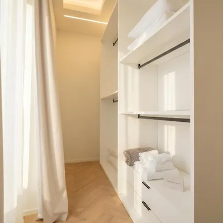 Palazzo Della Torre - Seaview Luxury Historical 3* Bari