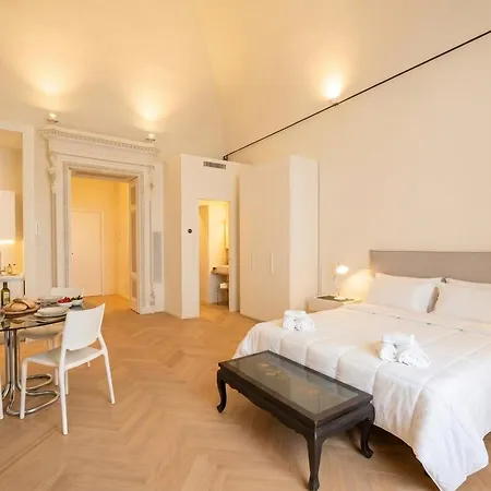 Palazzo Della Torre - Seaview Luxury Historical Aparthotel Bari