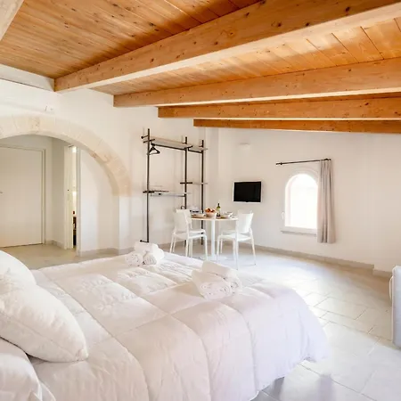Palazzo Della Torre - Seaview Luxury Historical Aparthotel 3*