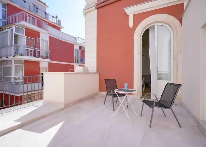 מלון דירות Palazzo Della Torre - Seaview Luxury Historical בארי