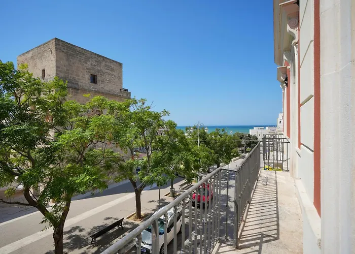 מלון דירות Palazzo Della Torre - Seaview Luxury Historical בארי