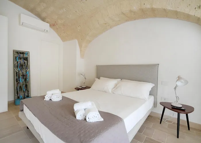 Palazzo Della Torre - Seaview Luxury Historical מלון דירות בארי